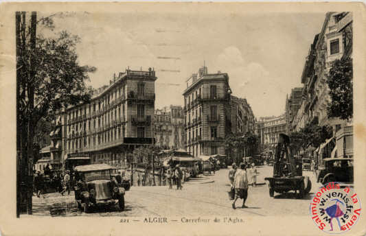 la rue Sadi Carnot, à droite- la rue Clauzel au centre- la rue Richelieu à gauche