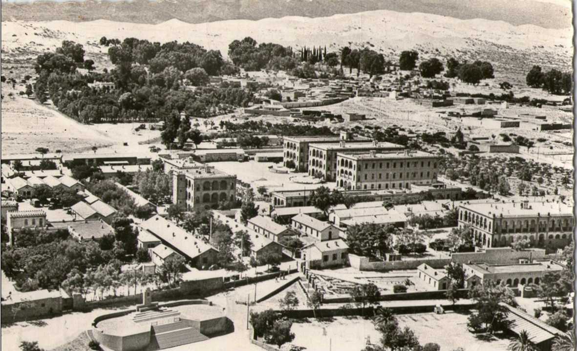 ain-sefra,vue sur le monument lyautey et la redoute