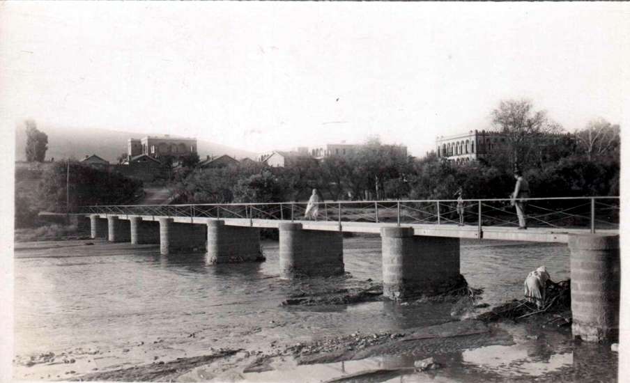 ain-sefra,le pont sur l'oued sefra et les casernes