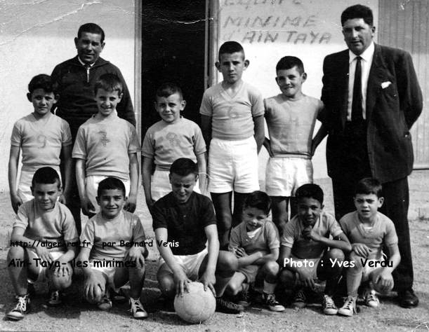 Football : équipe des minimes  Aïn-Taya, sur la côte algéroise.