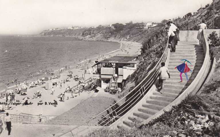 La plage, les escaliers :