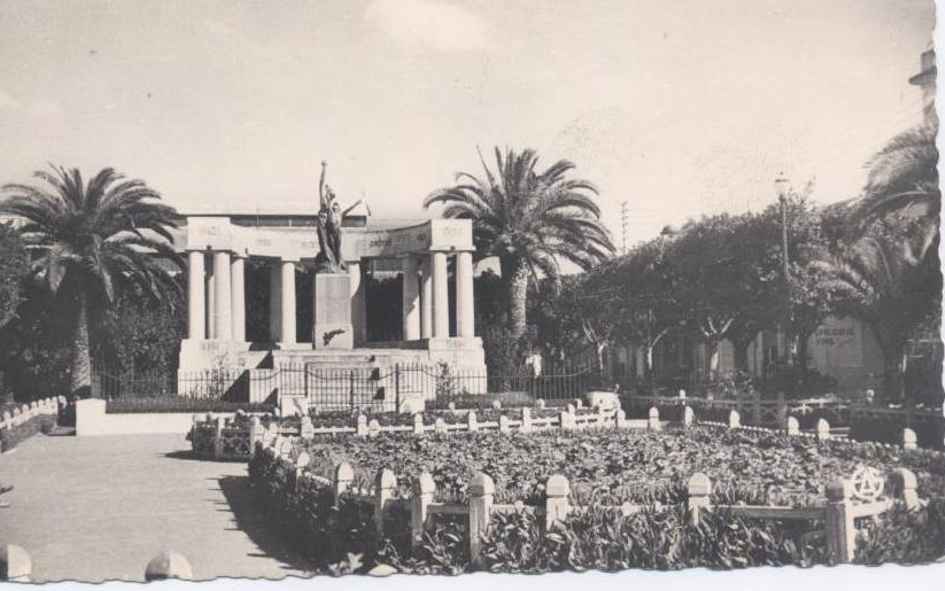 MONUMENT aux MORTS