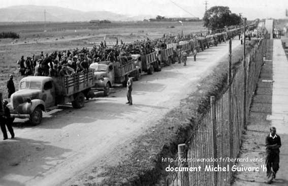 un départ de "P.G." : prisonniers Allemands en convoi vers le "Pasteur" 