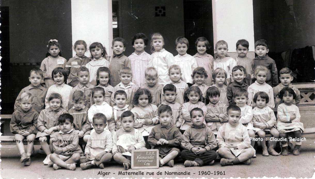 École rue de Normandie, entre église et place Lelièvre. 