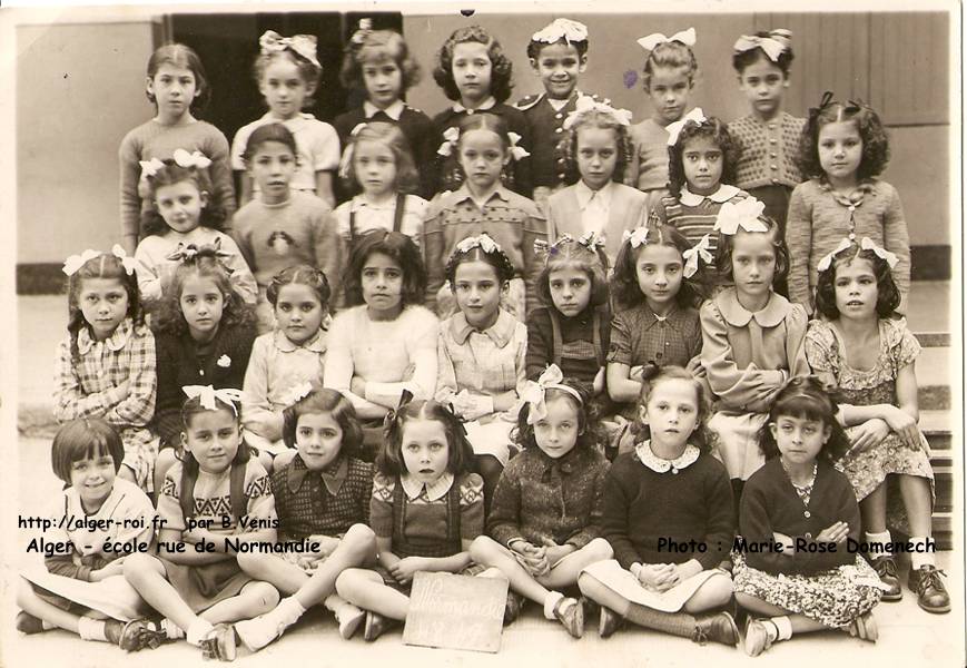 École rue de Normandie, entre église et place Lelièvre. 