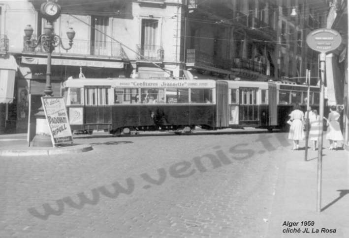 Alger: Bab-el-Oued, les trois horloges, le tram