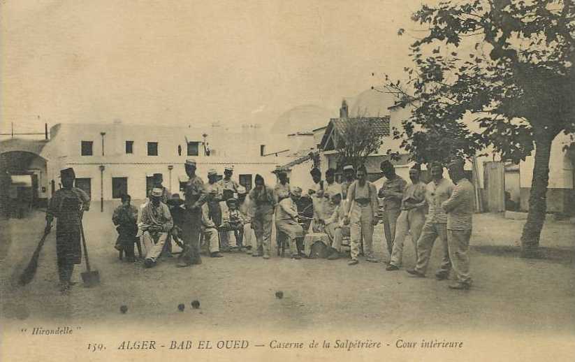 bab-el-oued,caserne de la salpétrière, avenue Malakoff et interieur de la cour