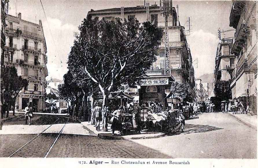 Rue Châteaudun et avenue de la Bouzaréah