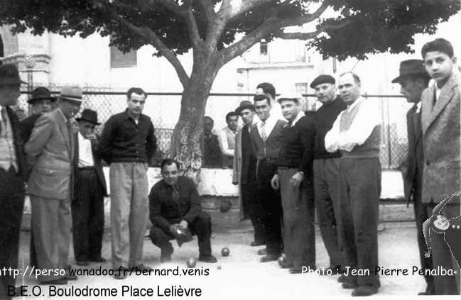 des boulistes de la Place Lelièvre dans les années 50 