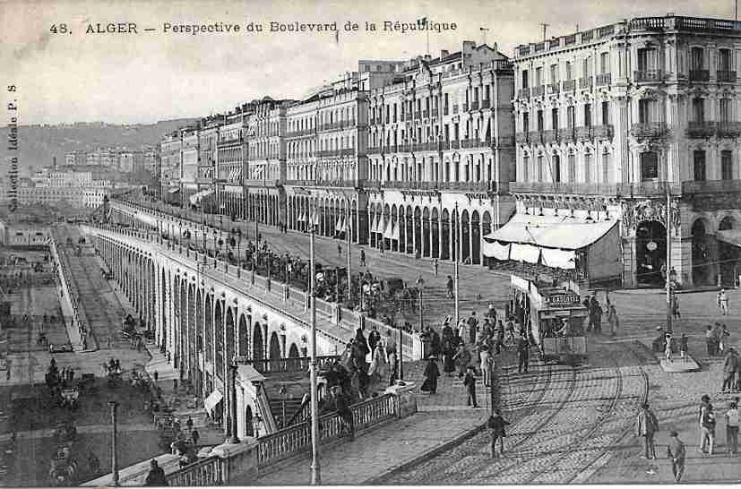 Alger, le boulevard de la République et le front de mer.