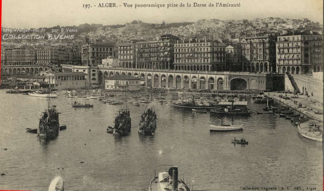 Vue panoramique prise de la darse de l'amirauté