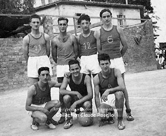 l'équipe de basket de la joyeuse union Don Bosco de Belcourt.(Stade Allée des Muriers prolongée)