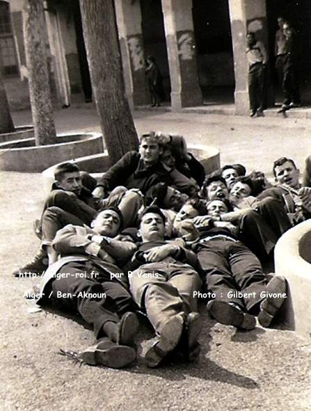 Groupe de Troisièmes mélangés pour une.... sieste collective !