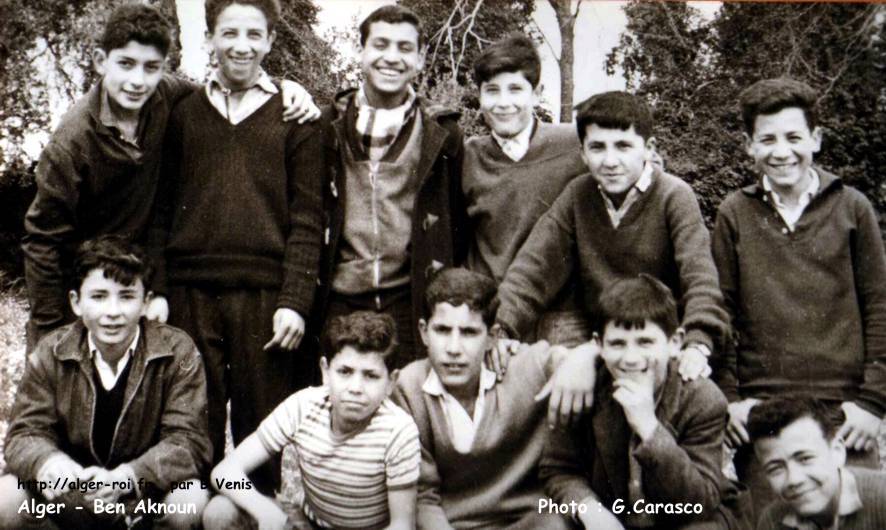 Dans les jardins du Lycée en janvier 1960 .