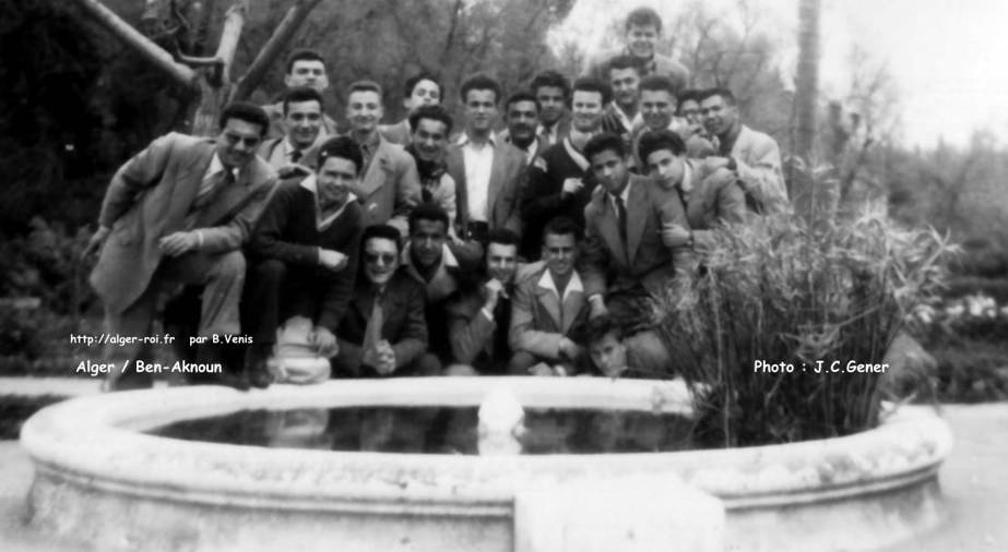 Les potaches du dortoir des premières avec leur pion