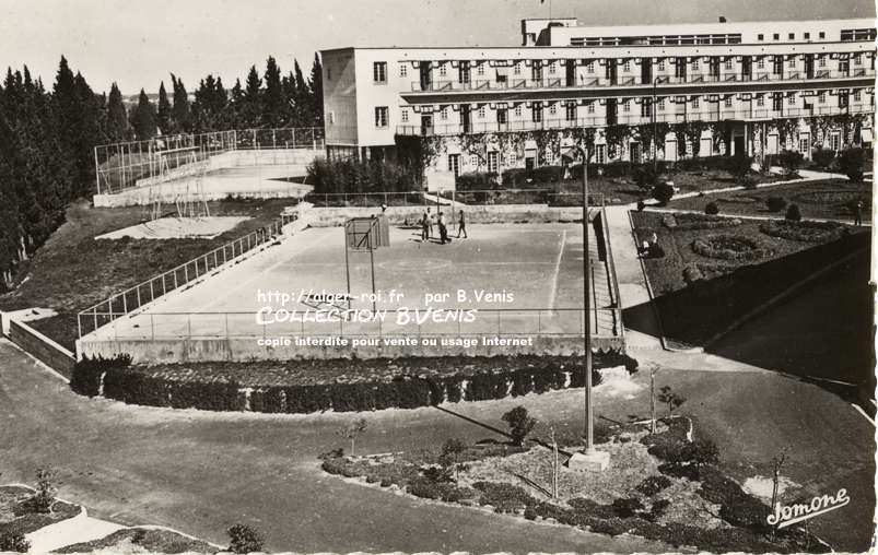 Pavillon Jean Vassallo et terrains de sports