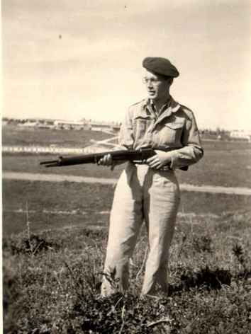 Habillé en "soldat militaire", nourri, logé ...