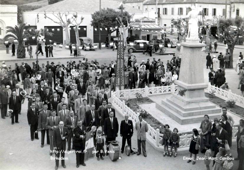 L'harmonie , au monument aux morts