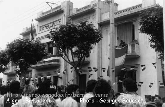 Devant la Marie, le 18 mai 1958