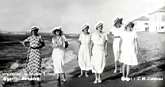 Birkadémoises sur la plage Verte rive dans les années 30