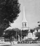 9 : église et monument aux morts