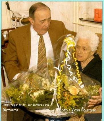Mme Parra, la centenaire de Birtouta,faite citoyenne d'honneur de Berre l'Etang(13) par M.le maire Serge Andréoni