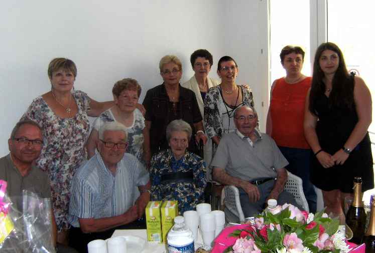 madame Germaine ARTHAUD a fêté ses 100 ans !e 23 juin 2014 entourée de toute sa famille.