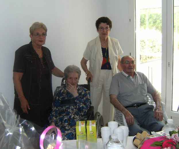madame Germaine ARTHAUD a fêté ses 100 ans !e 23 juin 2014 entourée de toute sa famille.