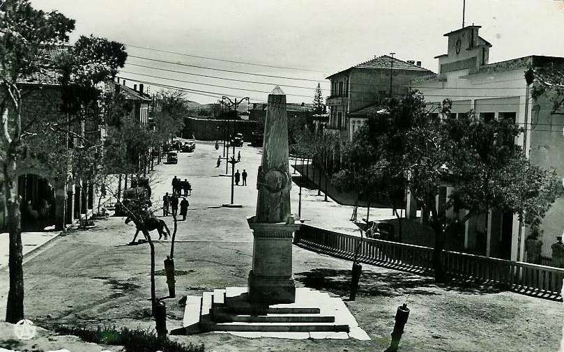 Monument aux Morts de 1870 et cours Cheyron