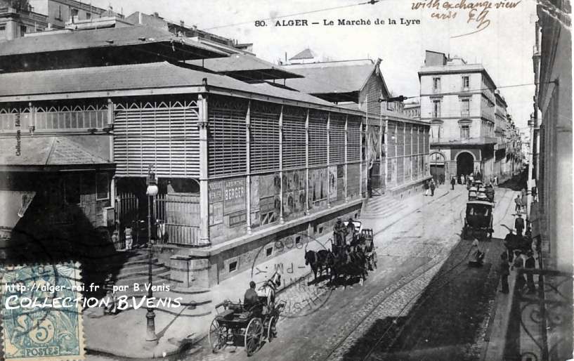 le vaste marché couvert de la Lyre percé par des claires-voies