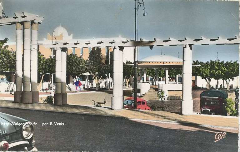 Place et entrée des écoles