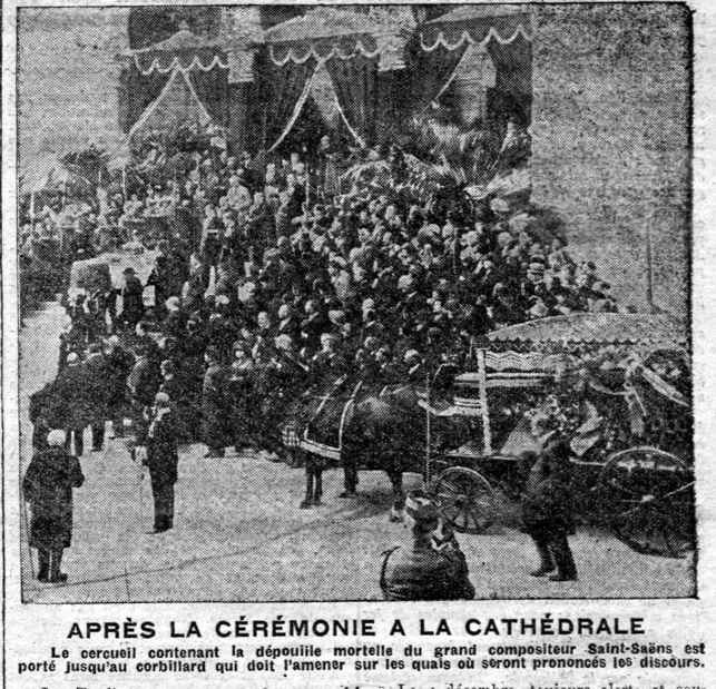 APRÈS LA CÉRÉMONIE A LA CATHÉDRALE