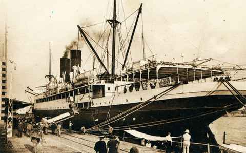 Le Lamoricière à quai, port de Bône