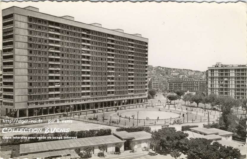 la place du Champ de manoeuvres