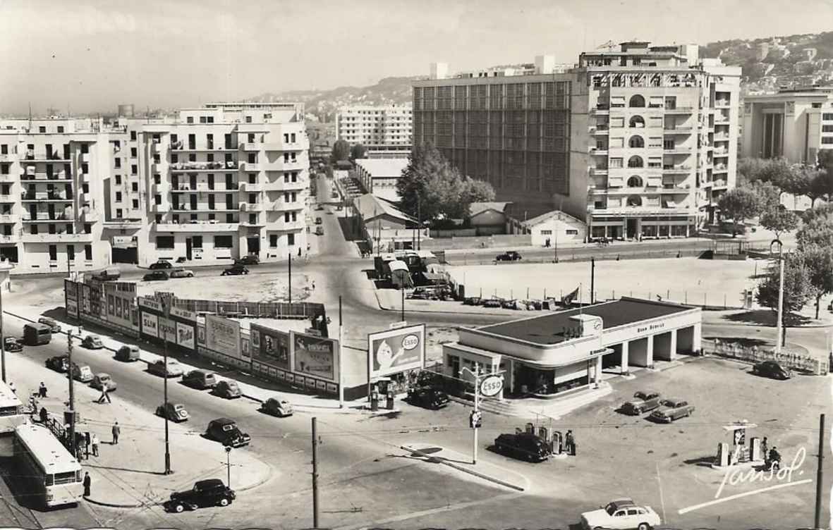 vue générale sur le Champ de manoeuvres