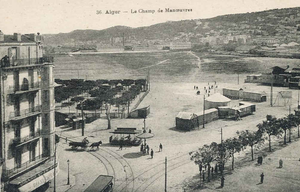 vue générale sur le Champ de manoeuvres