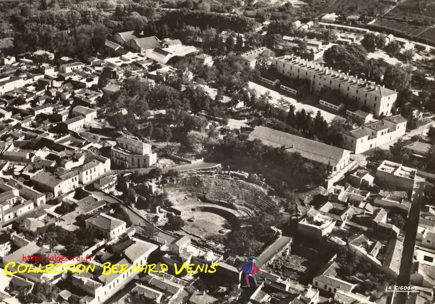 Cherchell, vue aérienne: la caserne et le théâtre