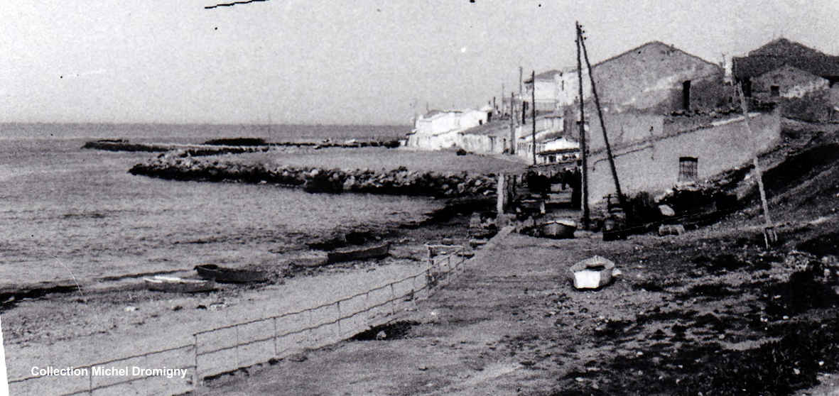 Le village sur les bords de la Méditerranée.