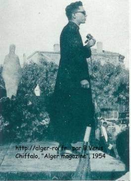 Un Abbé prononce l'allocution de bienvenue à Castiglione de N.-D. de la Mer.