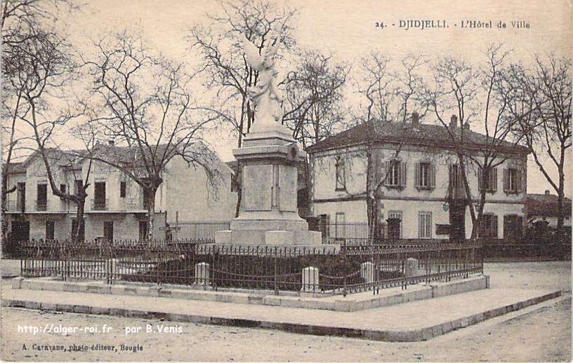 L'hôtel de ville et le monument aux Morts