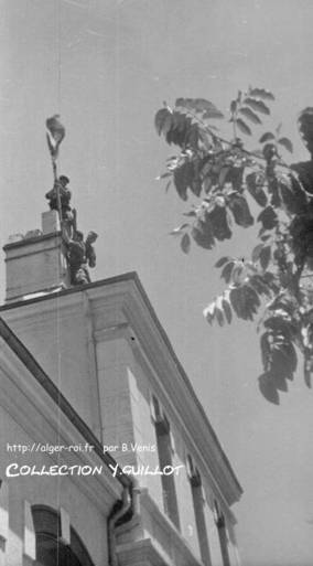 drapeau sur l'école