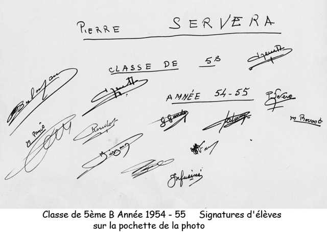 Signatures d'élèves sur la pochette de la photo