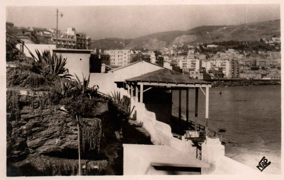 restaurant de plein air et vue générale