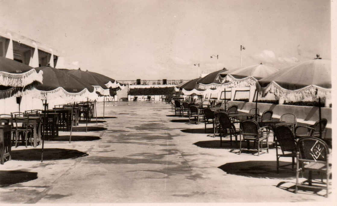 restaurant de plein air et vue générale