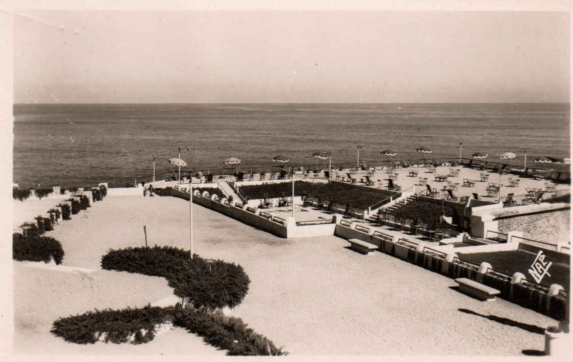 restaurant de plein air et vue générale