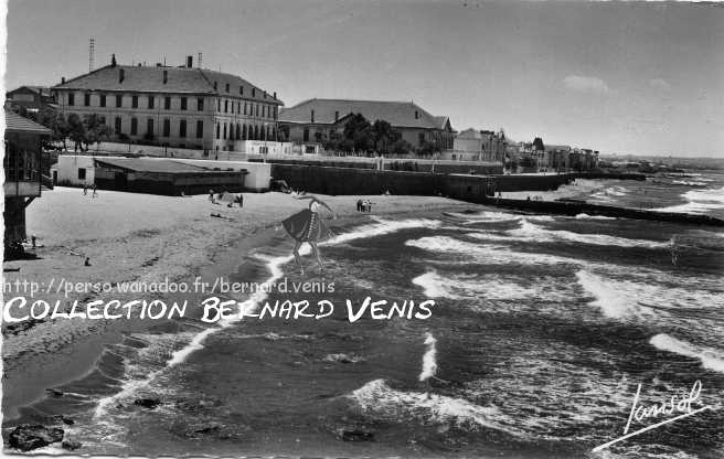 La plage, casino et hôtel