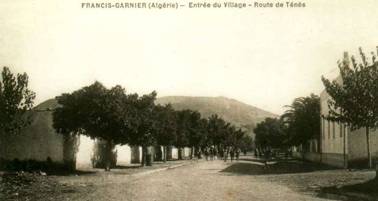 Entrée du village - route de Ténès.