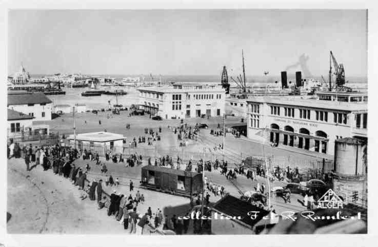 le port et la gare maritime.