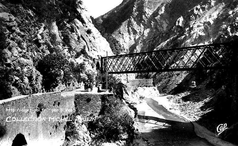 Les gorges de la Chiffa , un pont 