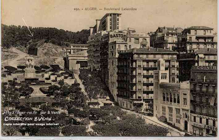 Le GG est construit.. Le bastion est en destruction. (flèche blanche).La végétation plus drue que la vue au-dessus.